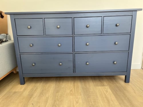 Donkerblauwe Ikea ladenkast