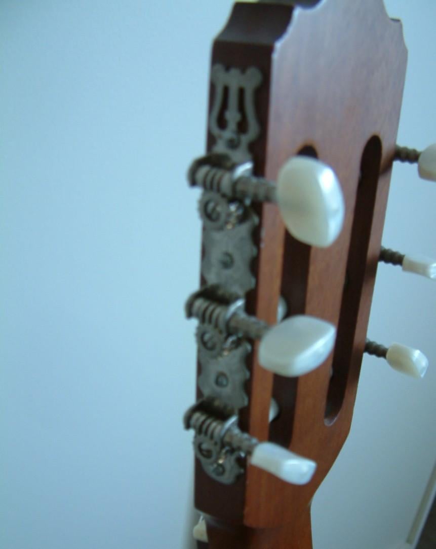 Oudere Alpha  gitaar  1974  A-100  gemaakt onder Martin