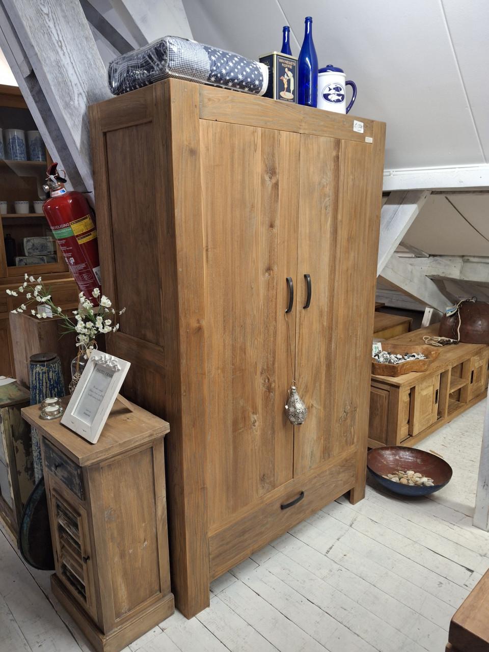 KASTEN IN ALLERLEI MATEN EN SOORTEN