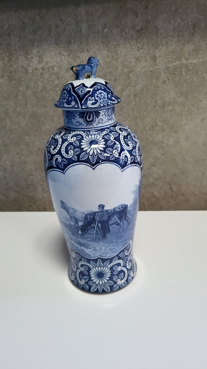 Antieke vaas van delfts blauw