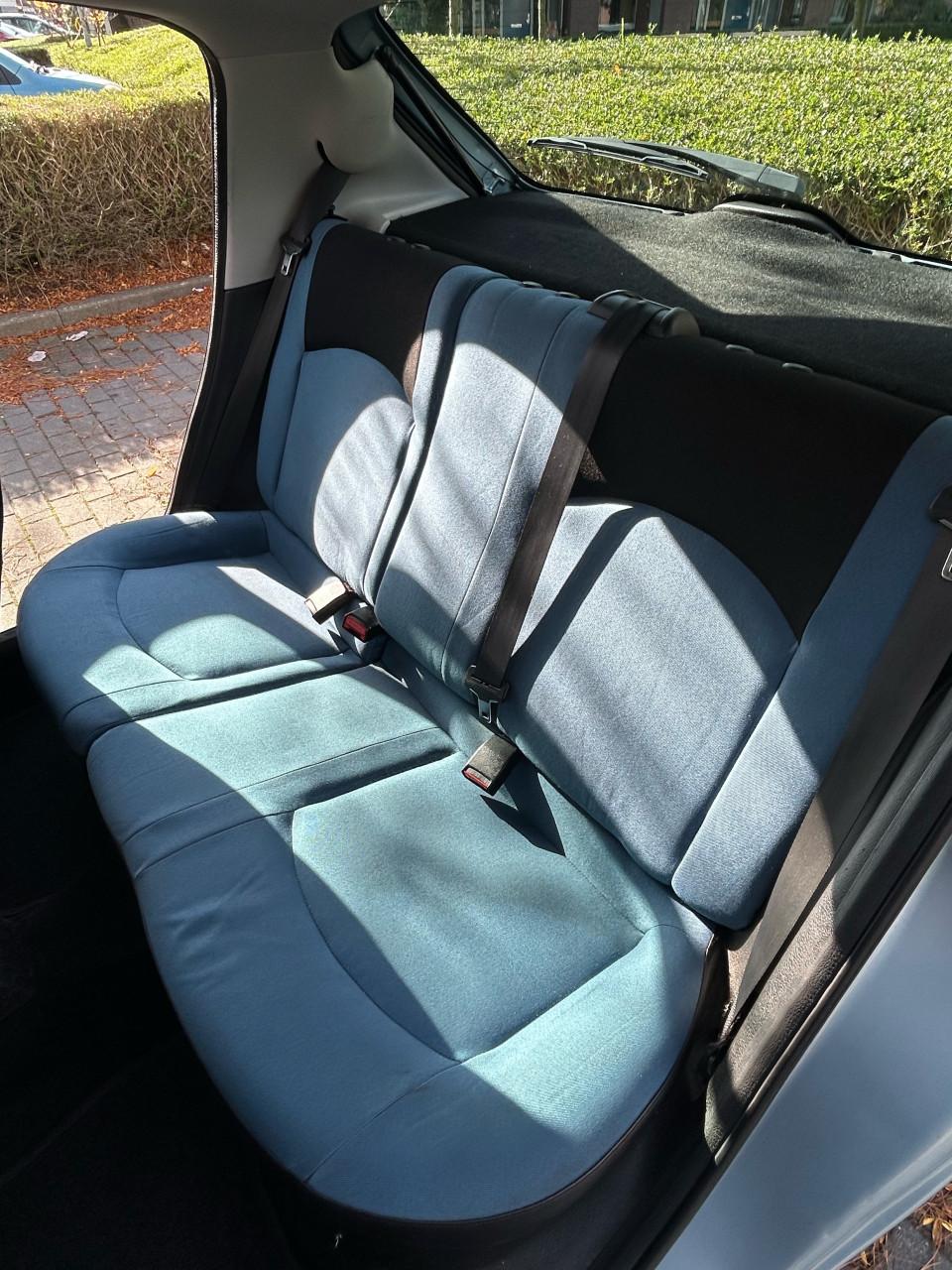 Peugeot 206 1.4i 5-Deurs licht blauw/grijs