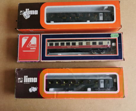 3x LIMA WAGONS