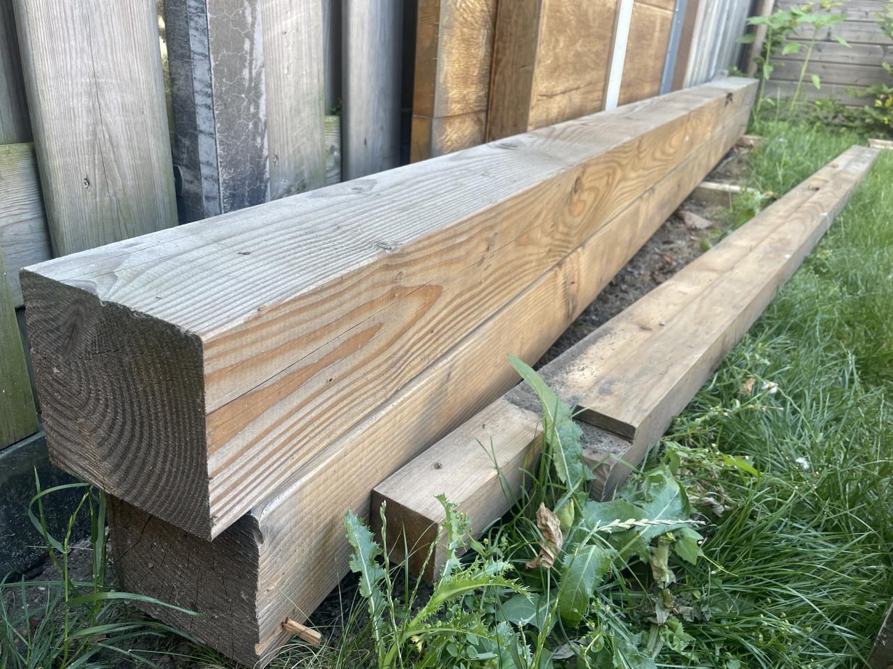2 douglas palen 4 m lengte 14 x 14 cm