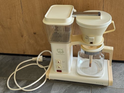 Goedwerkende Douwe Egberts Technivorm Moccamaster 741A wit.