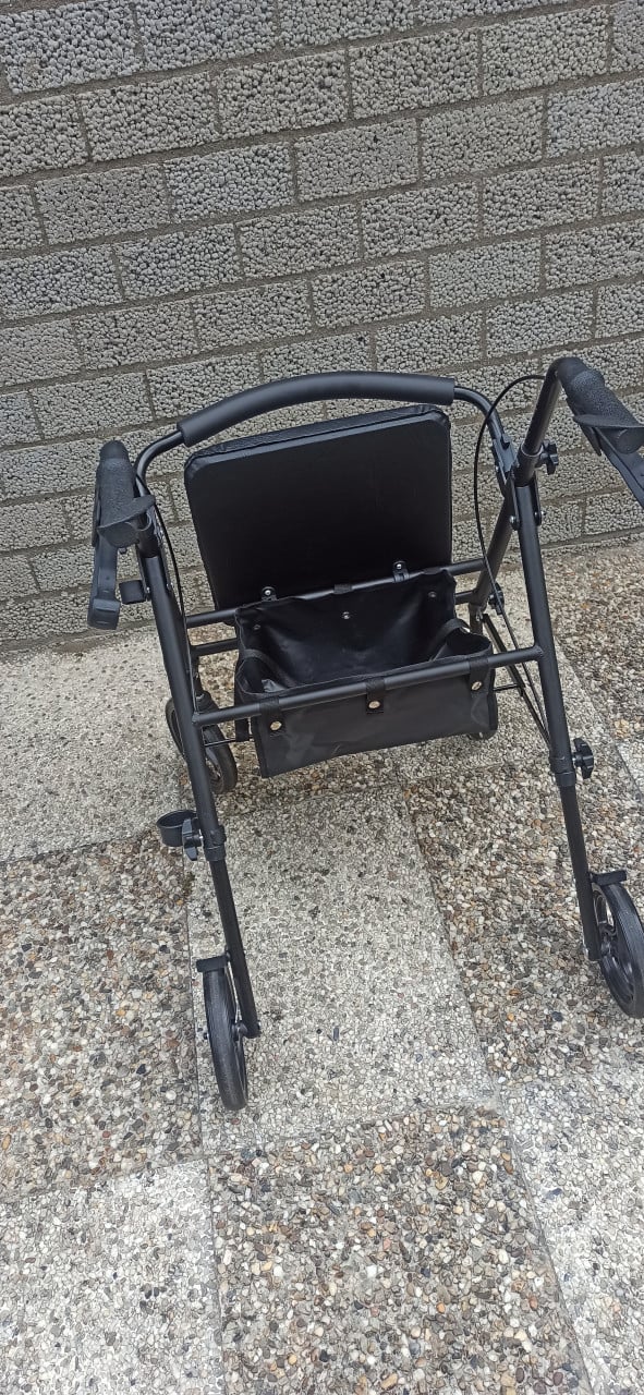 Splinternieuwe opvouwbare rollator Lucovitaal