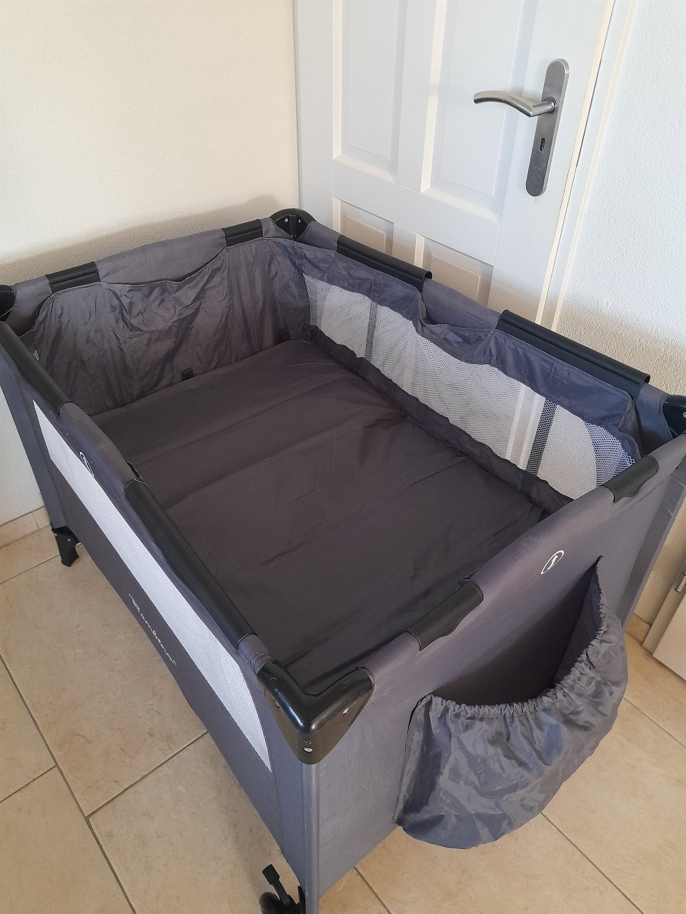 Bambino camping bedje met verhoger (in goede nette staat )