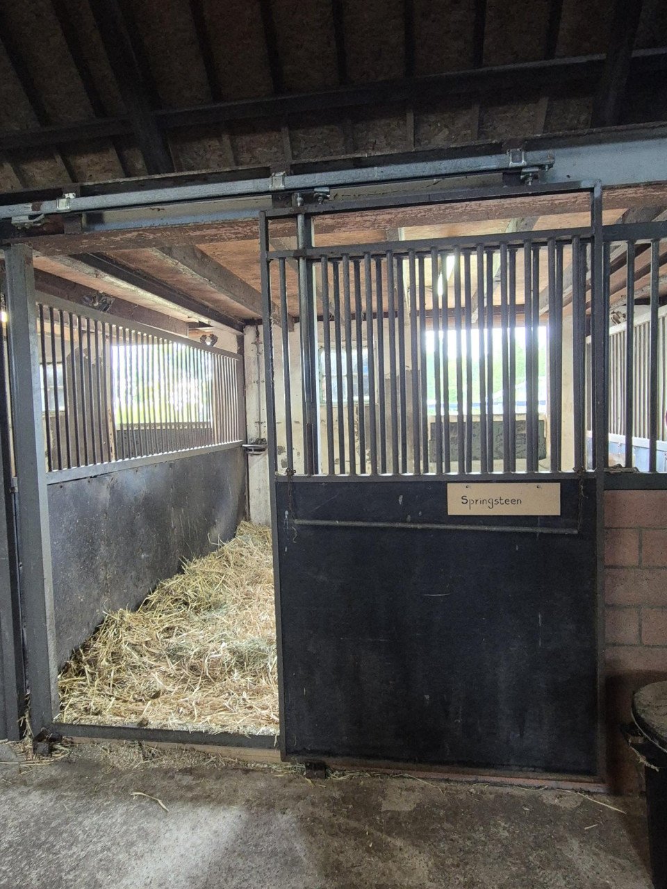 Paardenstal - staldeuren en tussenwanden te koop
