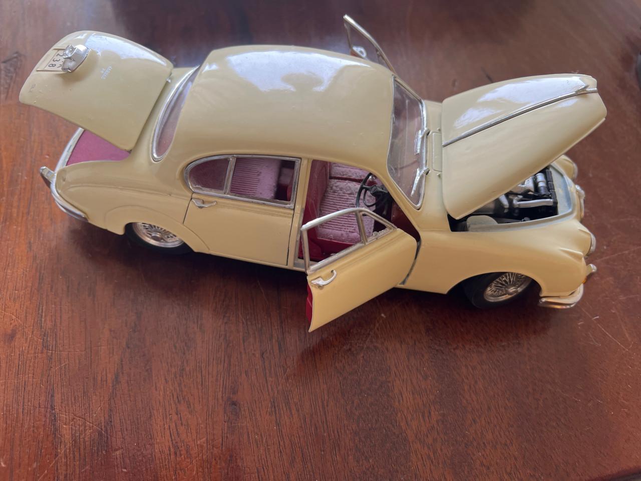 Model speelgoedauto jaguar