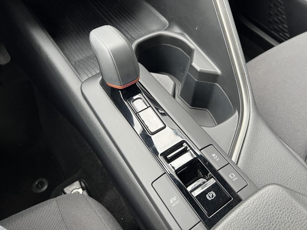Toyota C-hr 1.8 hybrid 140 dyn