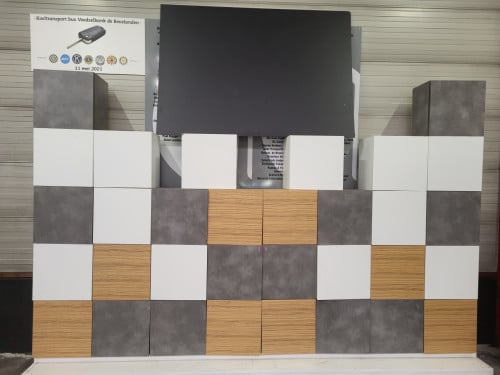 Gratis 32 stapelbare kastjes 45 x 45 cm