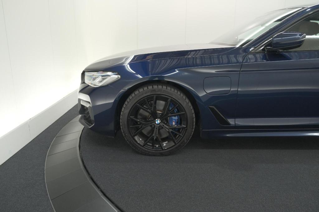 BMW 5 Serie 545e xdrive business edition plus | m sportpakket | driving ass