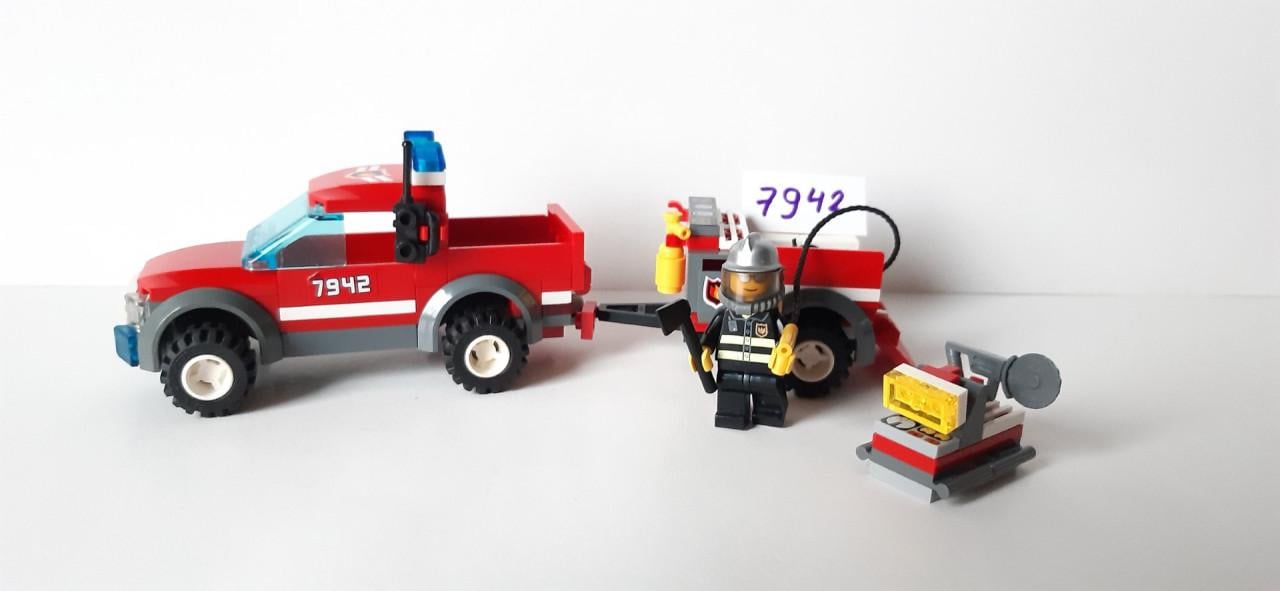 Lego City 7942:  Brandweer Pick-Up Truck