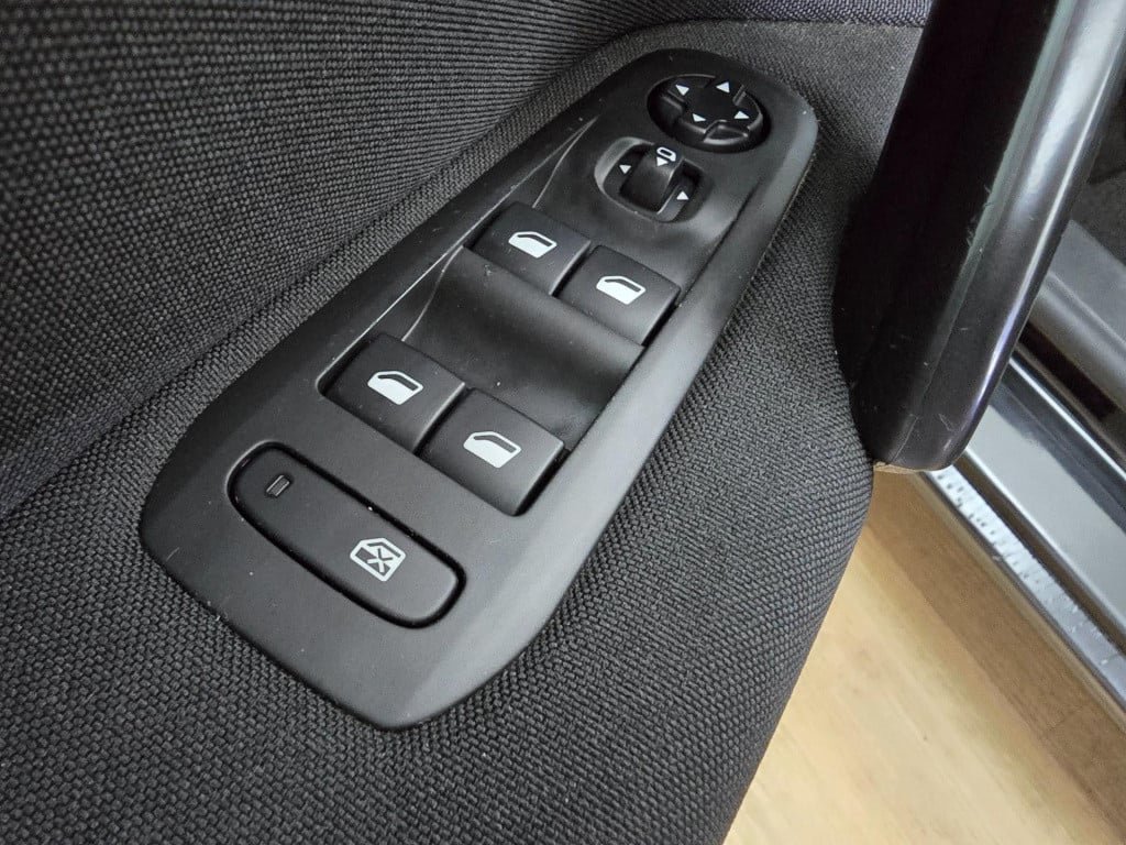 Peugeot 308 sw occasion stationwagen met trekhaak en grote kofferbak | twee