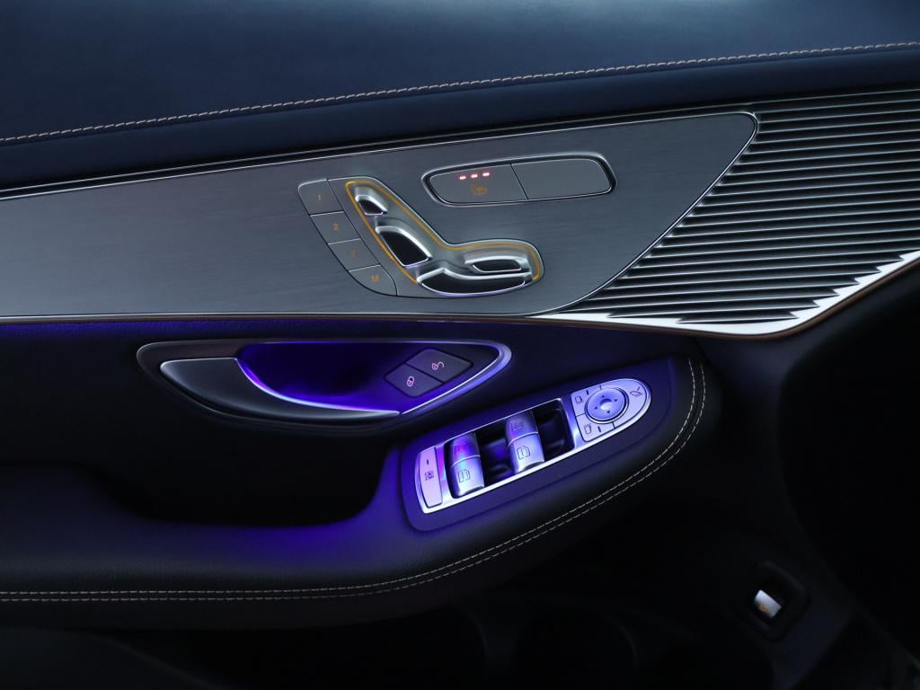 Mercedes-Benz Eqc 400 4matic luxury line 80kw | panoramadak | stoelverwarmi