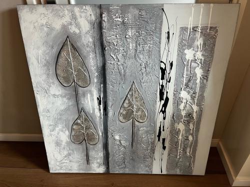 Modern wanddecoratie – Grijs, bladmotief, én een flinke dosis stijl