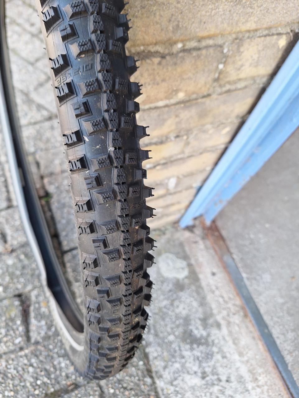 Gratis Schwalbe Smart Sam MTB band 26x2.10 inch.