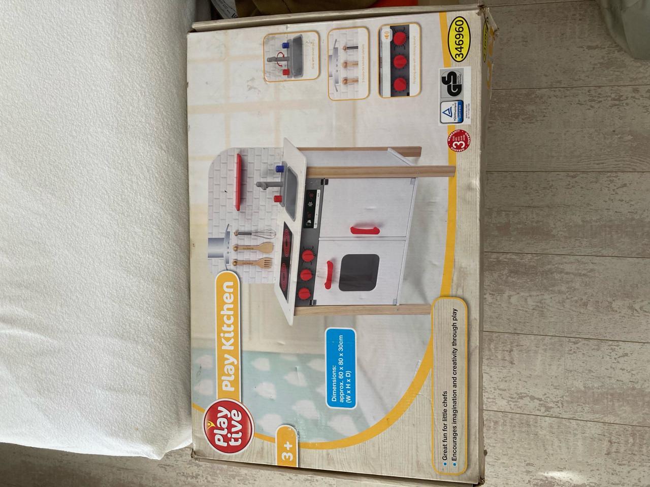 Nieuwe speelgoed keuken