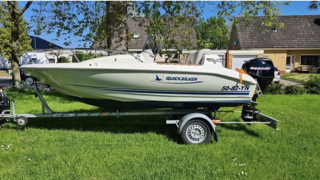 Zeer nette Quicksilver 425 Commander motorboot