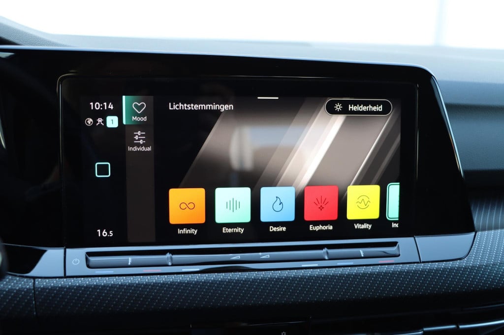 Volkswagen Golf 1.5 tsi r-line 130pk