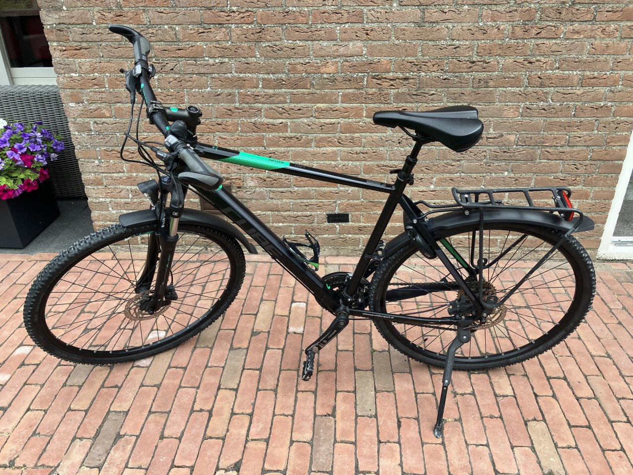 2x Cube Nature hybride fietsen (heren + dames) – Goed onderhouden