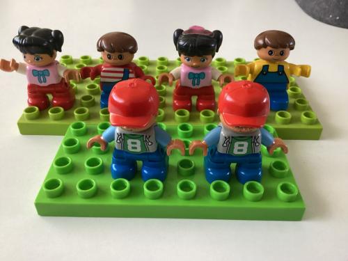 Lego. Duplo.  20 poppetjes.