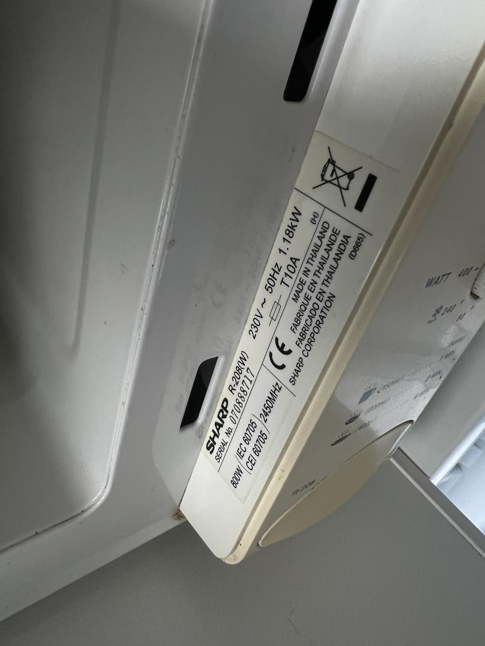 SHARP magnetron zeer eenvoudig te bedienen. Schoon en netjes