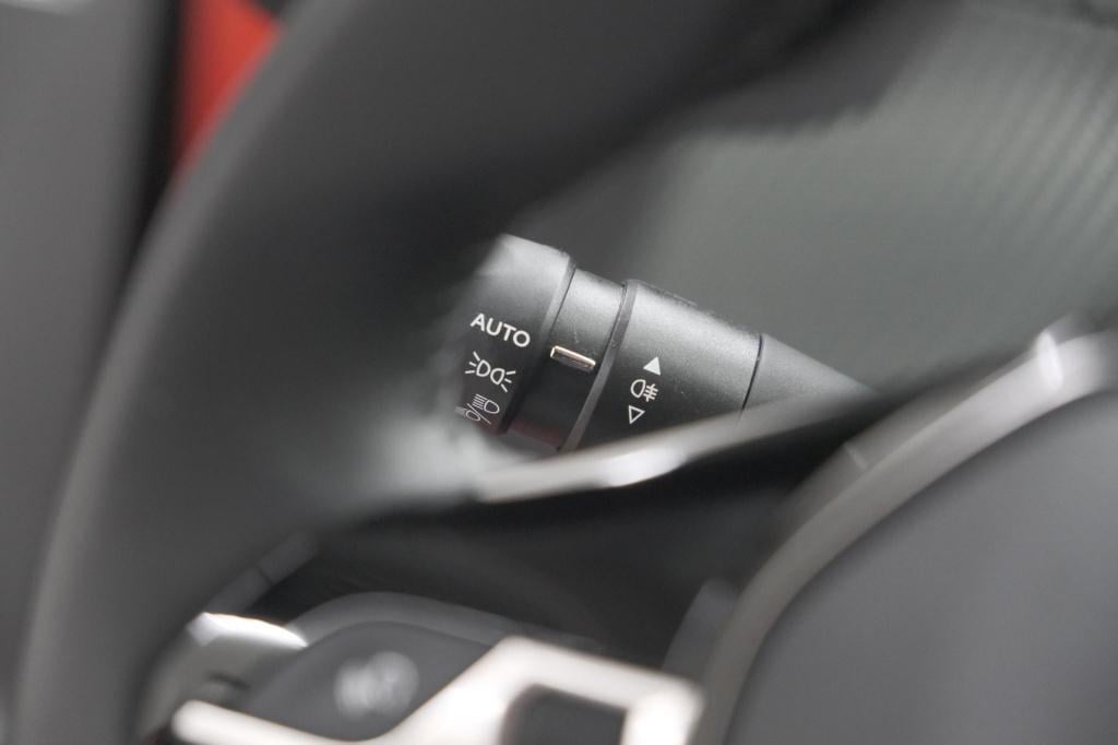 Peugeot 208 puretech 100 allure | camera | navigatie | parkeersensoren | ap