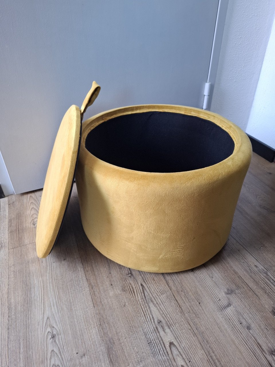 Vintage poef okergeel