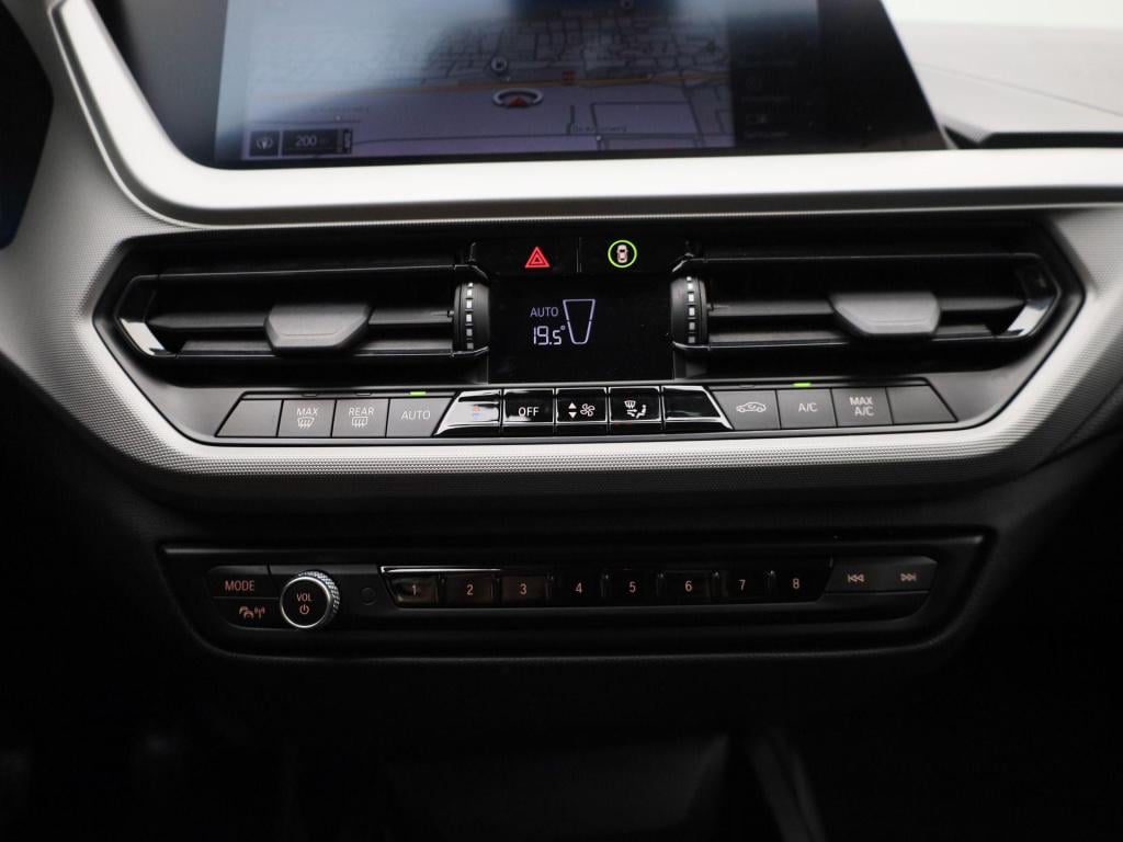 BMW 1 Serie 118i executive | navigatie | climate control | parkeer sensoren