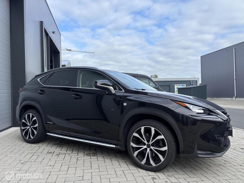 Lexus Nx 300h awd 25th edition