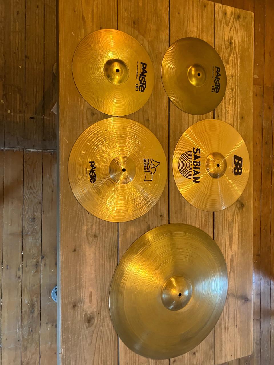 Mooie vintage Ludwig jazz-kit en veel andere drumstel onderdelen