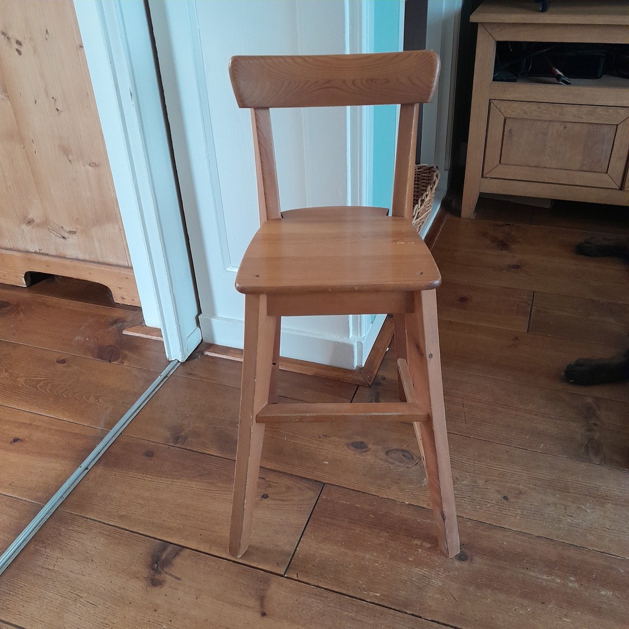 Houten kinderstoel