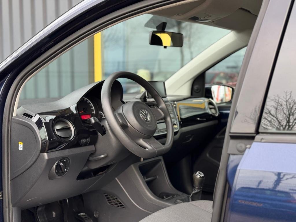 Volkswagen UP! 1.0 move up! bluem.