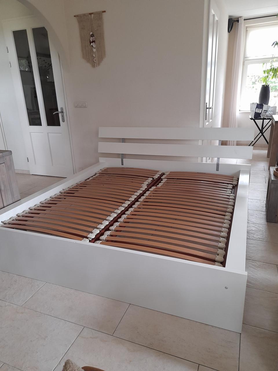 Verstelbaar 2 Persoons bed 180 x 200 (in goede staat )