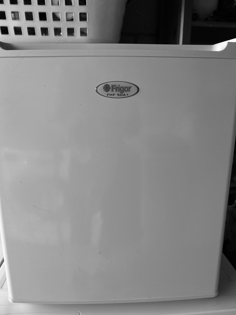 Camping / mini tafelmodel vrieskast A+ klasse Vriezer netto 34 liter