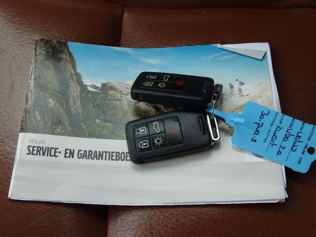 Volvo V60 2.0t momentum automaat | 200 pk | trekhaak