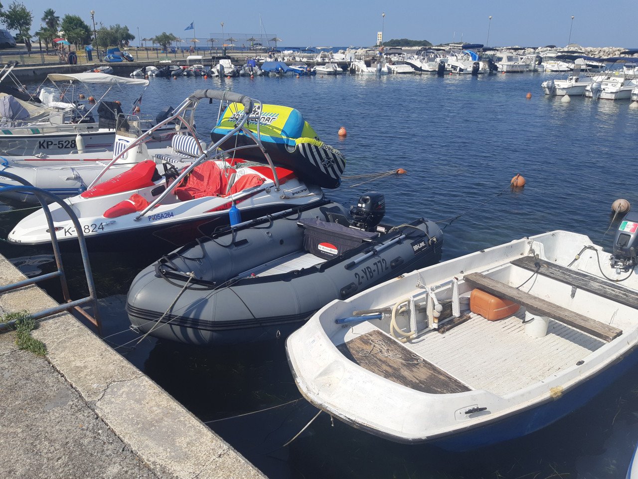 RUBBERBOOT 4.20M COMPLEET MET NIEUWE TRAILER EN 20PK MOTOR