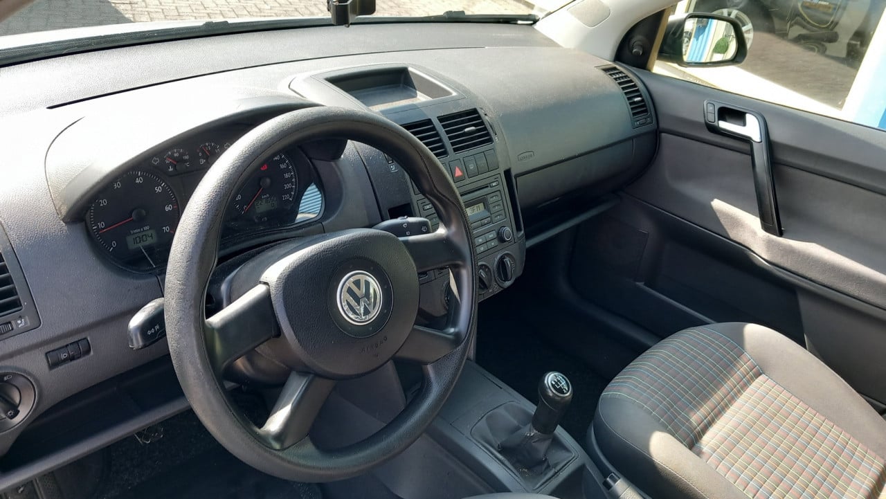 Volkswagen POLO 1.2 12v Trendline 5deurs bj:2005 airco lm-velgen