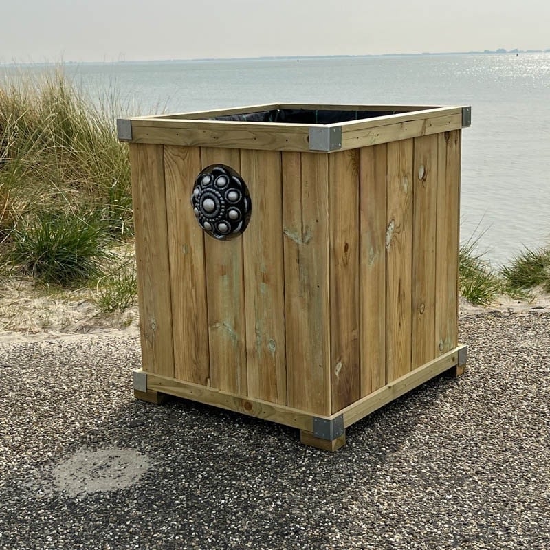 Entree voor u bedrijf met Zeeuwse knop bloembakken