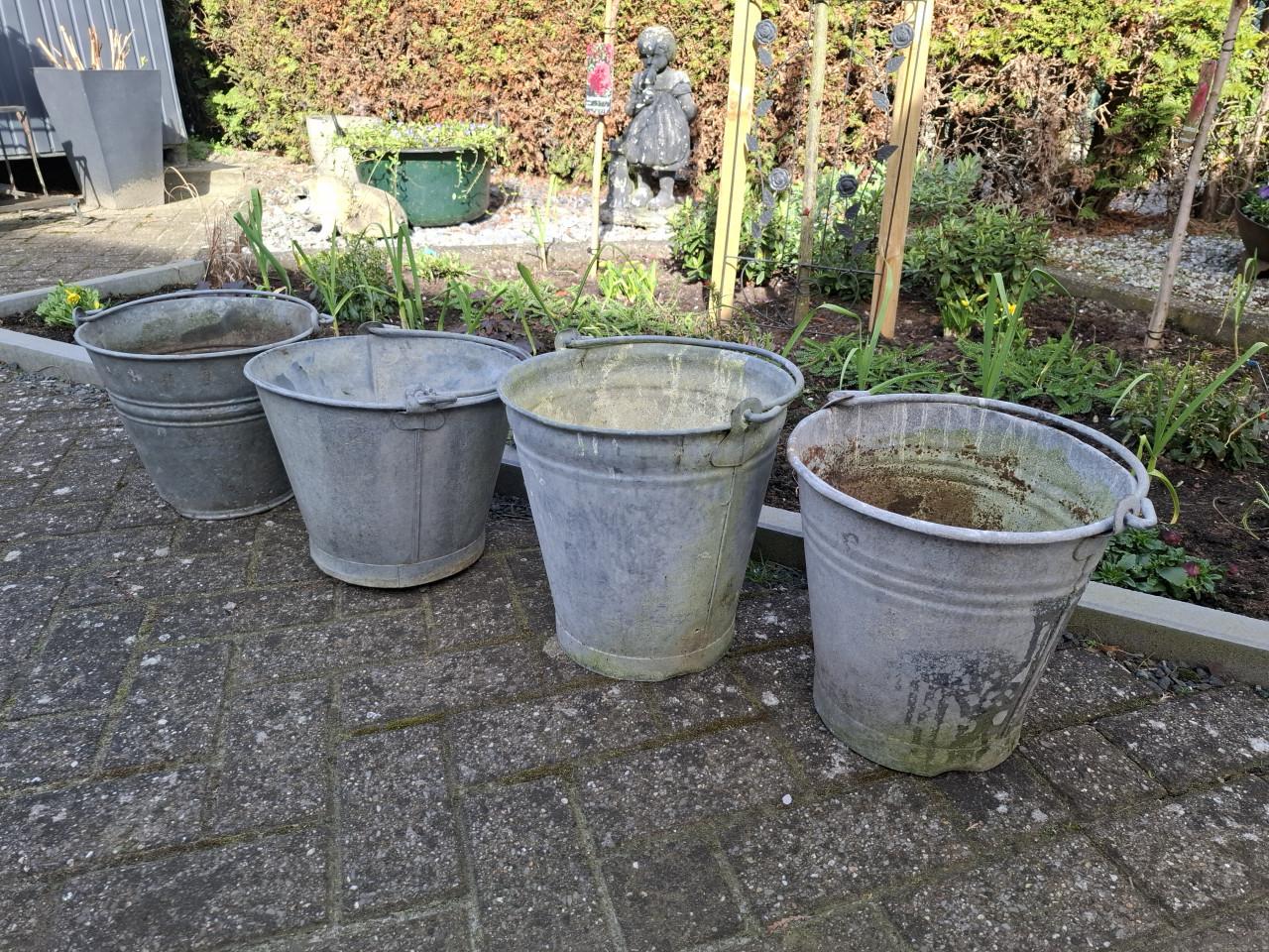Vier zinken emmers