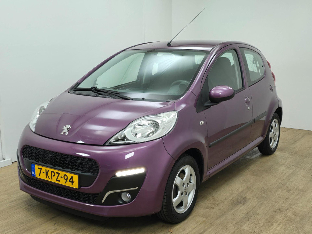 Peugeot 107 occasion 1.0 active leuke kleur met airco en sportvelgen | radi