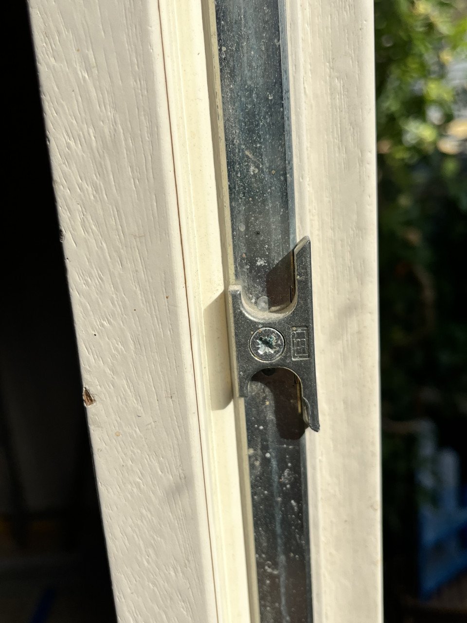 Beschikbaar in overleg. HR ++ dubbel glas Inclusief cilinderslot en 2 sleut