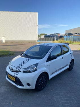 Toyota Aygo 1.0 12V Vvt-i 5DRS 2013 Wit | NAP | NIEUWE APK!