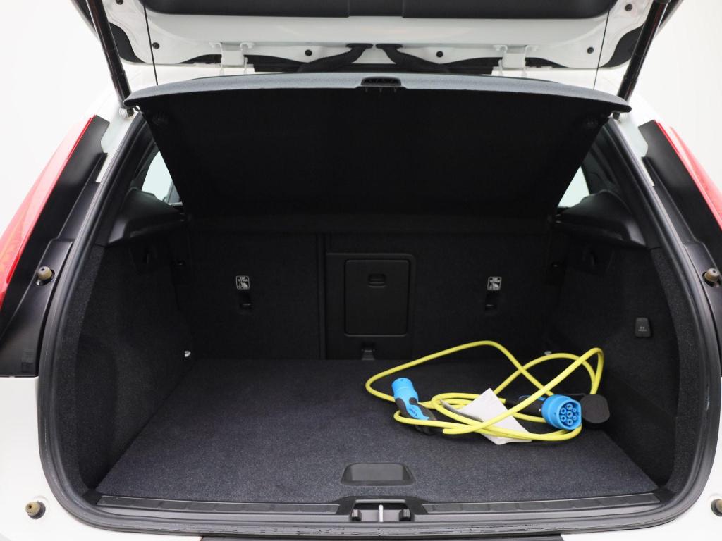 Volvo XC40 1.5 t5 recharge inscription expression | automaat | apple carpla