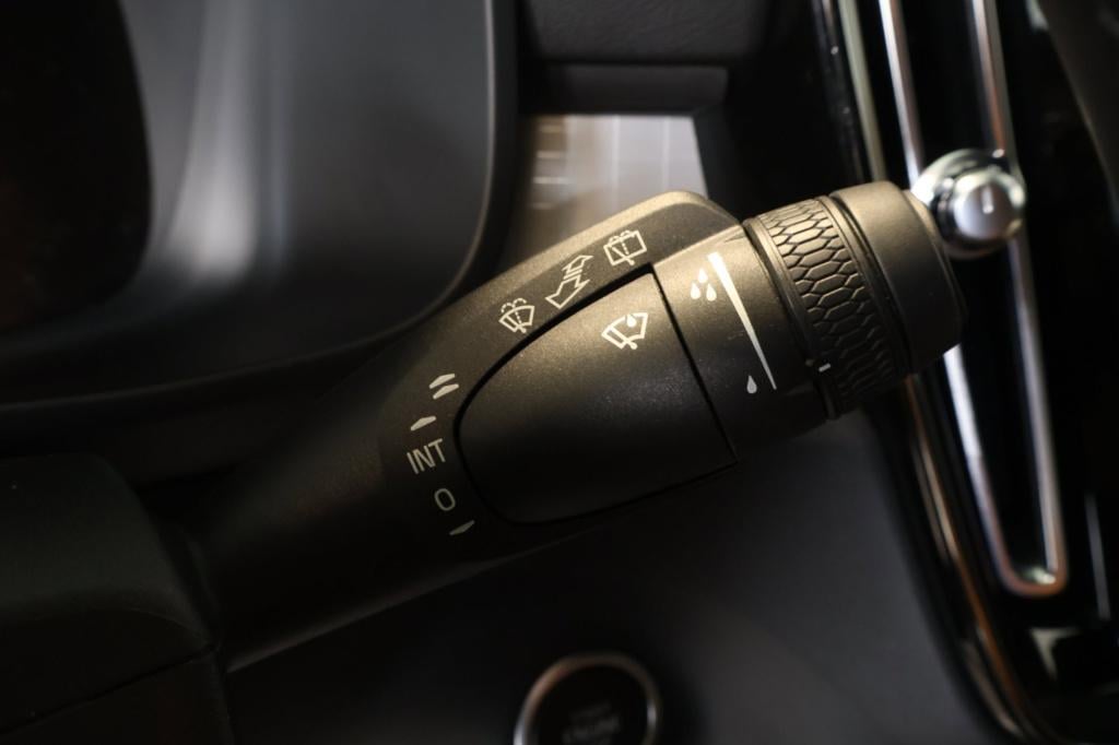 Volvo XC40 1.5 t4 plug-in hybrid plus bright nl auto|stoel+stuurverwarming|