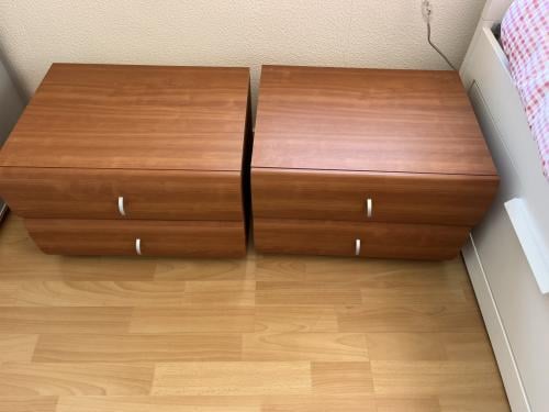 2 nachtkastjes