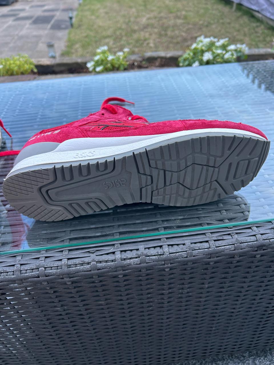 Asics rood maat 42,5 Zo goed als nieuw