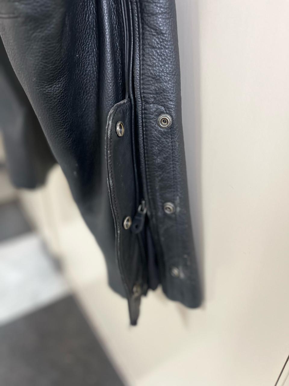 Lederen motorjas en bijpassende -broek van Harley Davidson