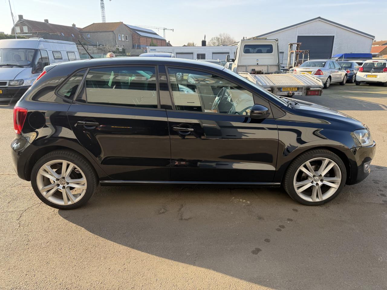 Volkswagen Polo 1.4-16v Highline 5 deurs AUTOMAAT DSG NAP ! ! !