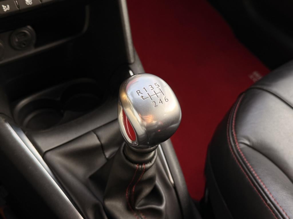 Peugeot 208 1.6 thp gti | klimaat | leder | sport uitlaat | pioneer dab | a